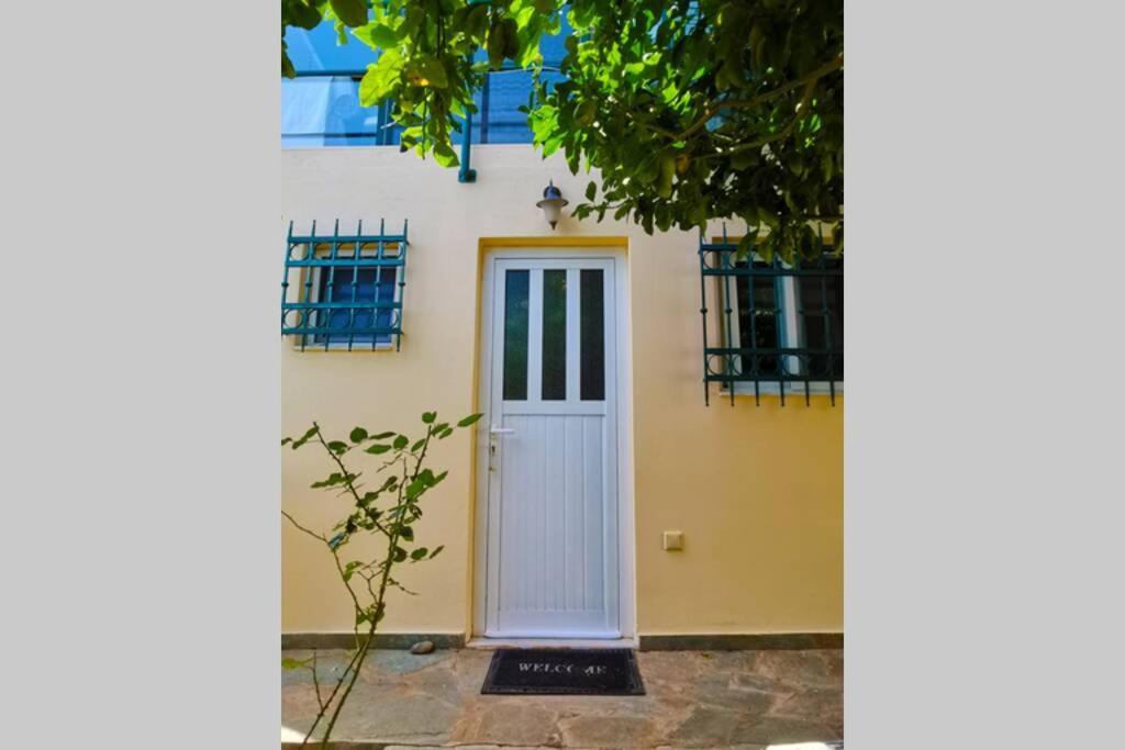 Cosy Guest House With Private Yard Saronida Exterior photo