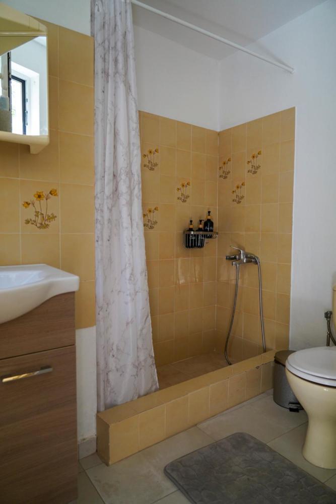Cosy Guest House With Private Yard Saronida Exterior photo
