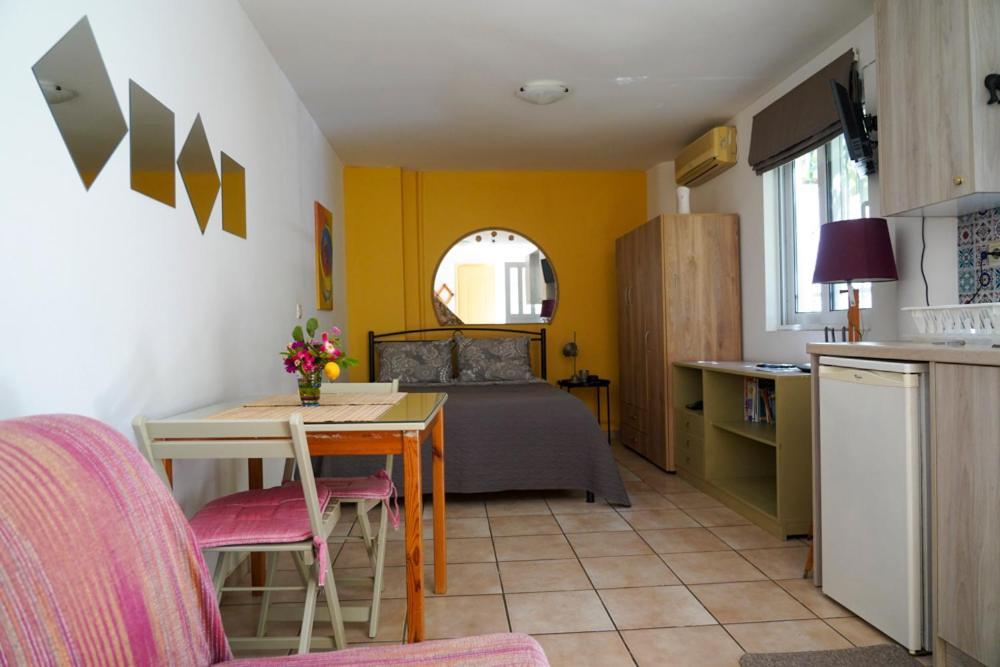 Cosy Guest House With Private Yard Saronida Exterior photo